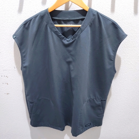 Jaanuu Scrubs Women’s 3-Pocket V-Neck Oversized Top‎ Military Green S - Picture 2 of 9